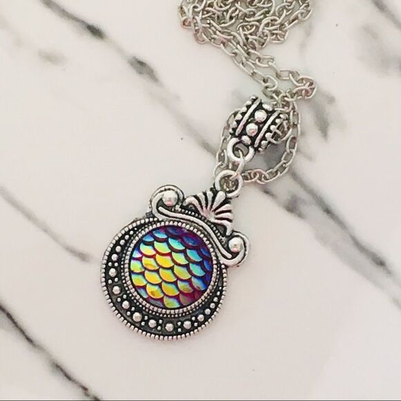Iridescent Purple Green Mermaid Silver Tone Necklace NWT - Picture 3 of 7